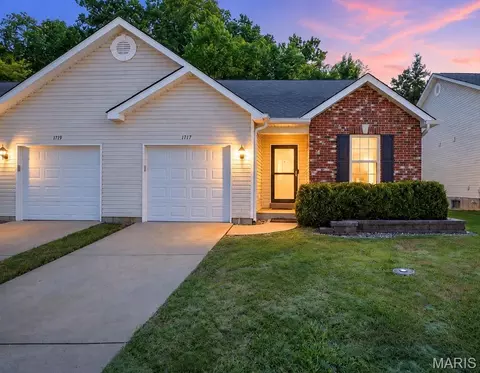 1717 Lexington Pl, Herculaneum, MO 63048