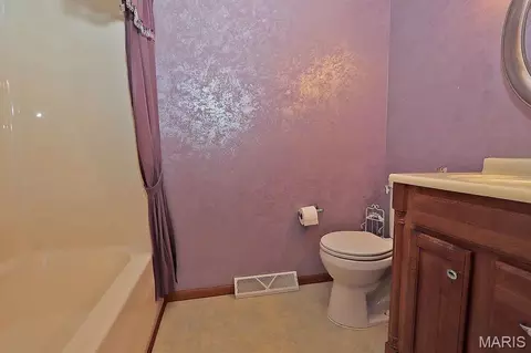 Bath - 1513 Tanglewood Rd, Jackson, MO 63755 photo 2 of 5
