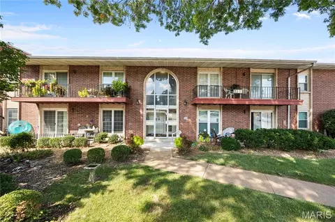 10388 Forest Brook Ln #F, Saint Louis, MO 63146