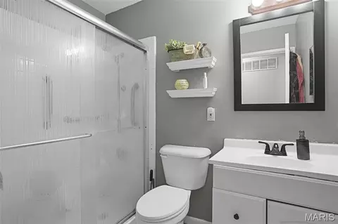 Bath - 1704 E 9th St, Washington, MO 63090 photo 1 of 2