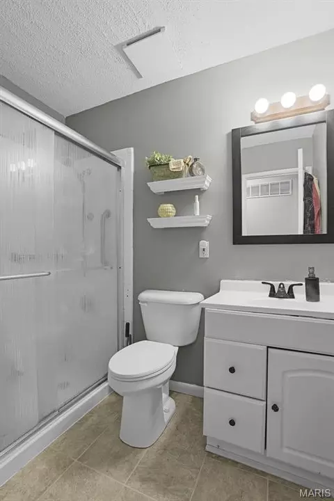 Bath - 1704 E 9th St, Washington, MO 63090 photo 2 of 2