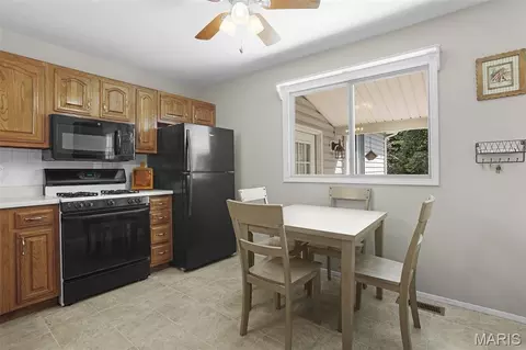 Kitchen - 1704 E 9th St, Washington, MO 63090 photo 2 of 3
