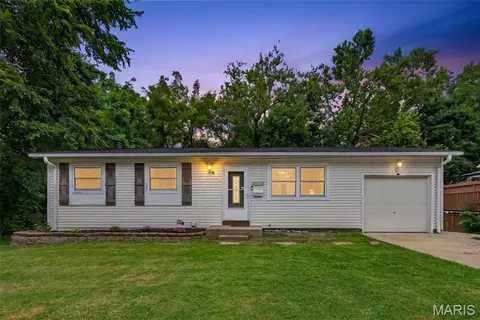 1563 Ville Rosa Ln, Hazelwood, MO 63042