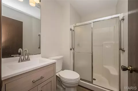 Bath - 3152 Lupine Dr, Arnold, MO 63010 photo 2 of 3