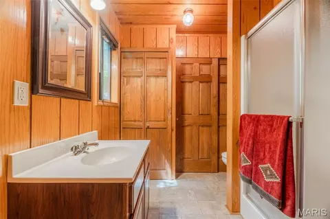 Bath - 1741 Sonnenblick Dr, Innsbrook, MO 63390 photo 1 of 2