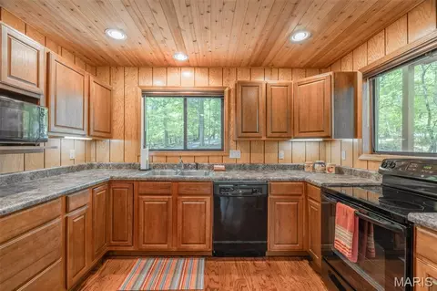 Kitchen - 1741 Sonnenblick Dr, Innsbrook, MO 63390 photo 2 of 2