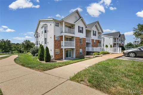 1209 Woodland Point Dr #B, Saint Louis, MO 63146