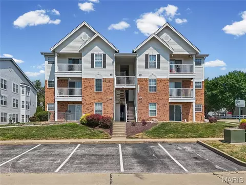 1209 Woodland Point Dr #B, Saint Louis, MO 63146