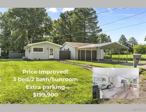 815 Southmoor Pl, Godfrey, IL 62035