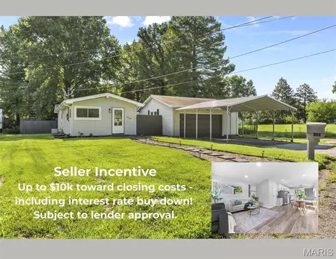 815 Southmoor Pl, Godfrey, IL 62035