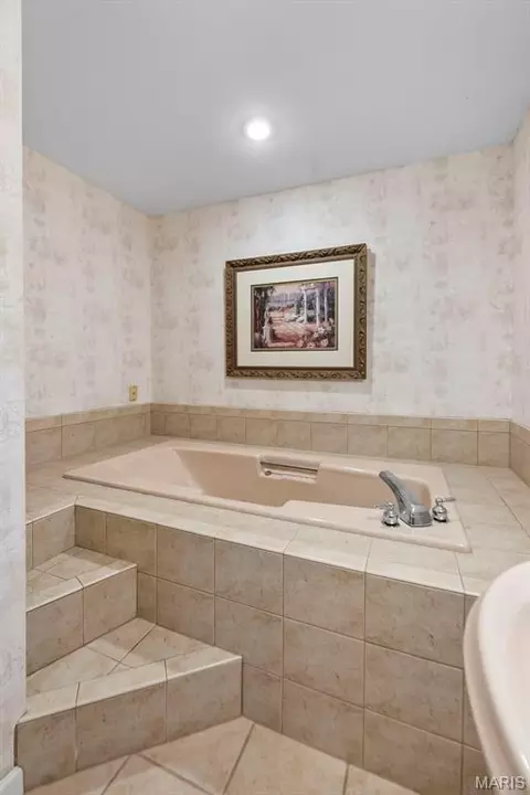Bath - 1220 Kiowa St, Jackson, MO 63755 photo 3 of 6