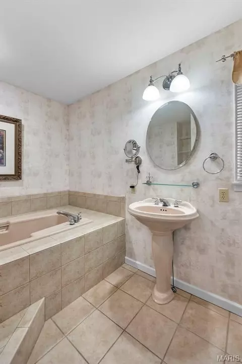 Bath - 1220 Kiowa St, Jackson, MO 63755 photo 2 of 6