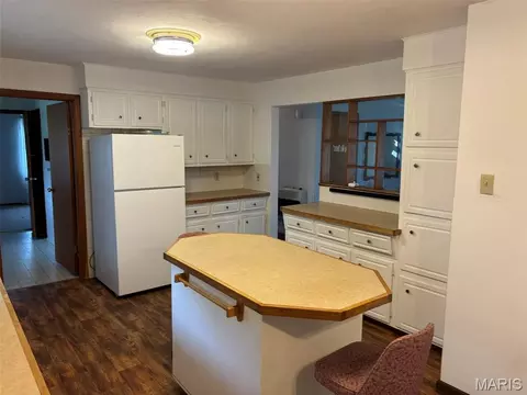 Kitchen - 13215 State Highway Ad, Dexter, MO 63841 photo 2 of 2