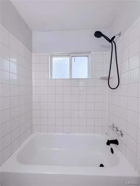 Bath - 450 Hillcrest Dr, Bourbon, MO 65441 photo 2 of 2