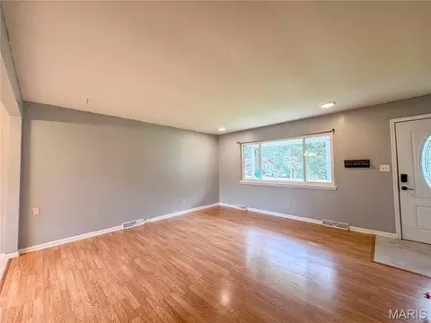 Living - 450 Hillcrest Dr, Bourbon, MO 65441 photo 2 of 3