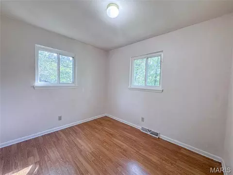 Bedroom - 450 Hillcrest Dr, Bourbon, MO 65441 photo 3 of 6