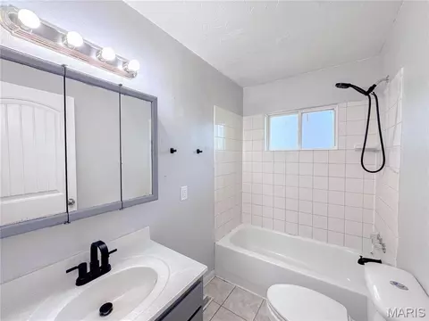 Bath - 450 Hillcrest Dr, Bourbon, MO 65441 photo 1 of 2