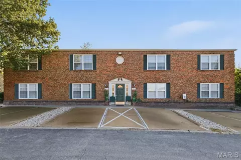9417 Green Park Gardens Dr #B, Saint Louis, MO 63123