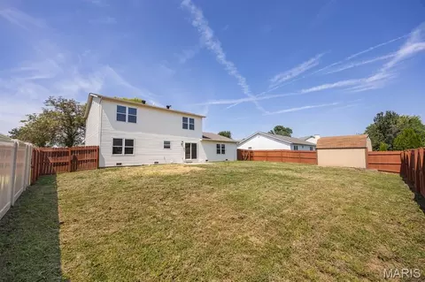 Exterior - 1508 Progress Ln, Belleville, IL 62221 photo 5 of 9