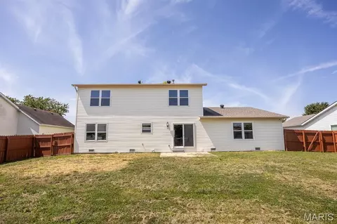 Exterior - 1508 Progress Ln, Belleville, IL 62221 photo 2 of 9