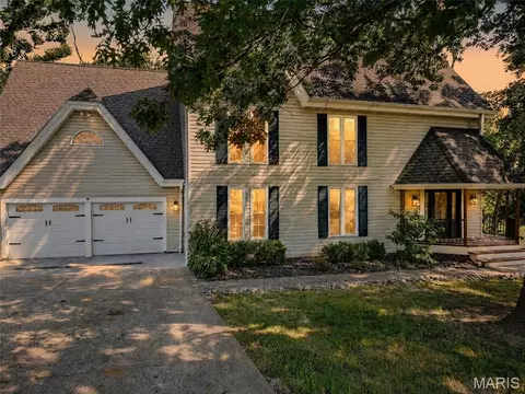 3 Oak Bluff Dr, Lake Saint Louis, MO 63367