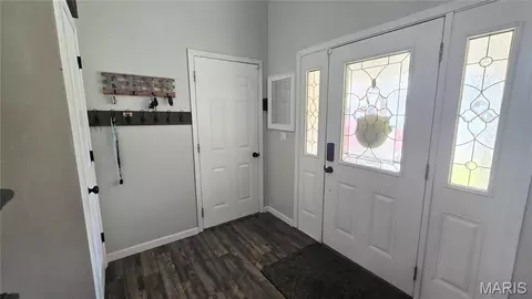 Entry Way - 761 Klein Dr, Smithton, IL 62285 photo 2 of 9