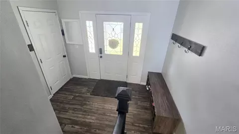 Entry Way - 761 Klein Dr, Smithton, IL 62285 photo 6 of 9