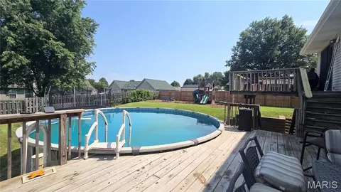 Exterior - 761 Klein Dr, Smithton, IL 62285 photo 5 of 8