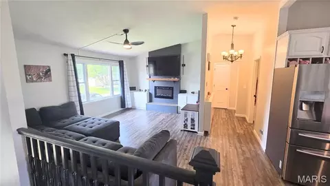 Entry Way - 761 Klein Dr, Smithton, IL 62285 photo 3 of 9