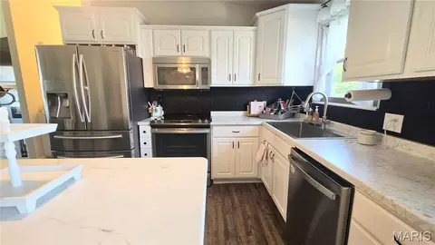 Kitchen - 761 Klein Dr, Smithton, IL 62285 photo 2 of 2