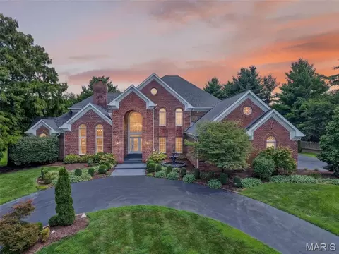 740 The Hamptons Ln, Town And Country, MO 63017