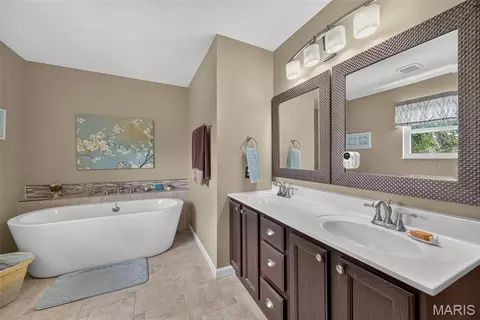 Bath - 10 Docs Ct, Saint Charles, MO 63303 photo 2 of 6