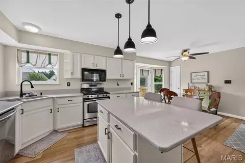 Kitchen - 10 Docs Ct, Saint Charles, MO 63303 photo 2 of 8