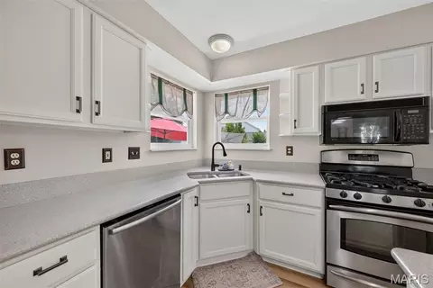 Kitchen - 10 Docs Ct, Saint Charles, MO 63303 photo 3 of 8