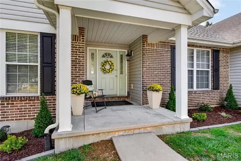 Exterior - 1314 Brighton Crest Dr, O'fallon, MO 63366 photo 5 of 9