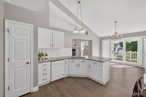 Kitchen - 1314 Brighton Crest Dr, O'fallon, MO 63366 photo 2 of 3