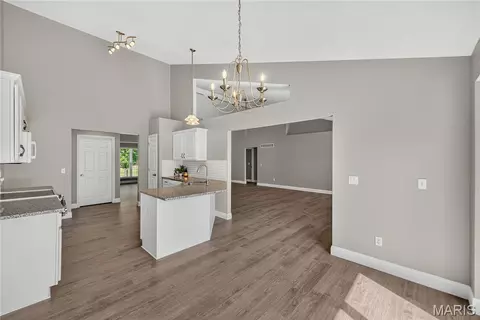 Entry Way - 1314 Brighton Crest Dr, O'fallon, MO 63366 photo 4 of 5