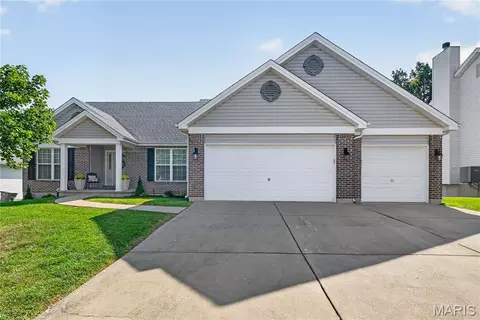 Exterior - 1314 Brighton Crest Dr, O'fallon, MO 63366 photo 4 of 9