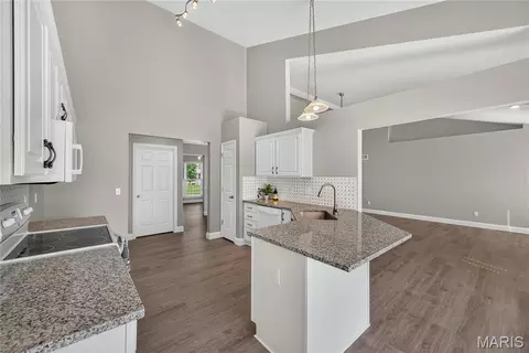 Entry Way - 1314 Brighton Crest Dr, O'fallon, MO 63366 photo 5 of 5