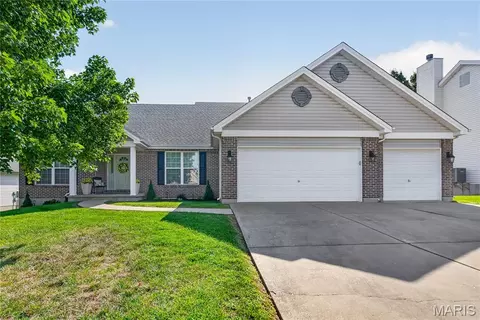 Exterior - 1314 Brighton Crest Dr, O'fallon, MO 63366 photo 2 of 9