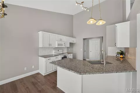 Kitchen - 1314 Brighton Crest Dr, O'fallon, MO 63366 photo 1 of 3