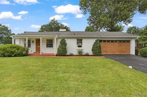 1031 Glenway Dr, Glendale, MO 63122