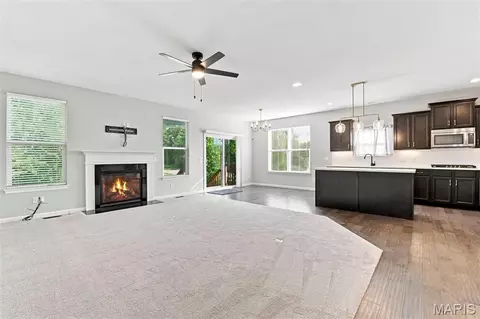 Living - 917 Summit Oaks Dr, Eureka, MO 63025 photo 1 of 2