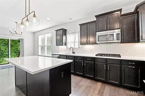 Kitchen - 917 Summit Oaks Dr, Eureka, MO 63025 photo 5 of 6
