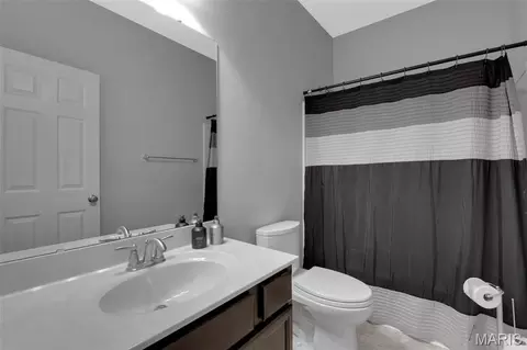 Bath - 917 Summit Oaks Dr, Eureka, MO 63025 photo 3 of 6