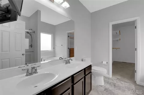 Bath - 917 Summit Oaks Dr, Eureka, MO 63025 photo 1 of 6