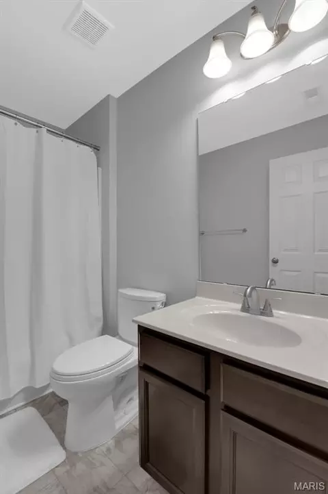 Bath - 917 Summit Oaks Dr, Eureka, MO 63025 photo 6 of 6