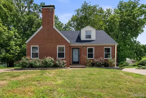 2956 Andover Dr, Saint Louis, MO 63121