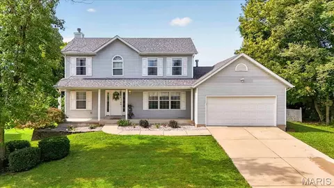 2607 Lakeshore Dr, Columbia, IL 62236