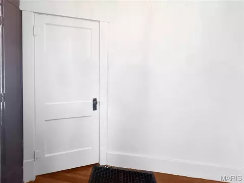 Entry Way - 310 N Fifth, Hannibal, MO 63401 photo 2 of 4